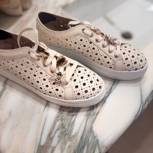 Jennifer Tattanelli  Lasered Nappa Leather Sneakers w/Bees -  Cream 40/10